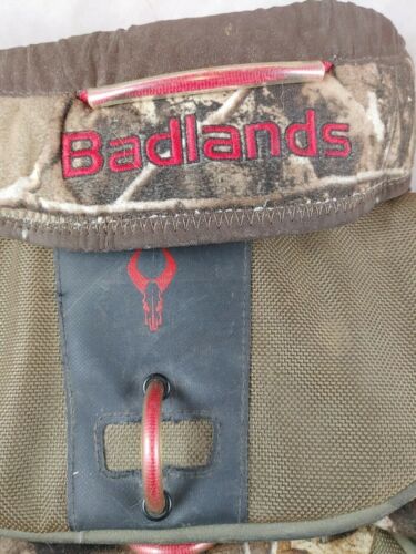 Badlands Hunting Hiking Backpack Excellent Condition Magnetic Closure - Picture 2 of 7