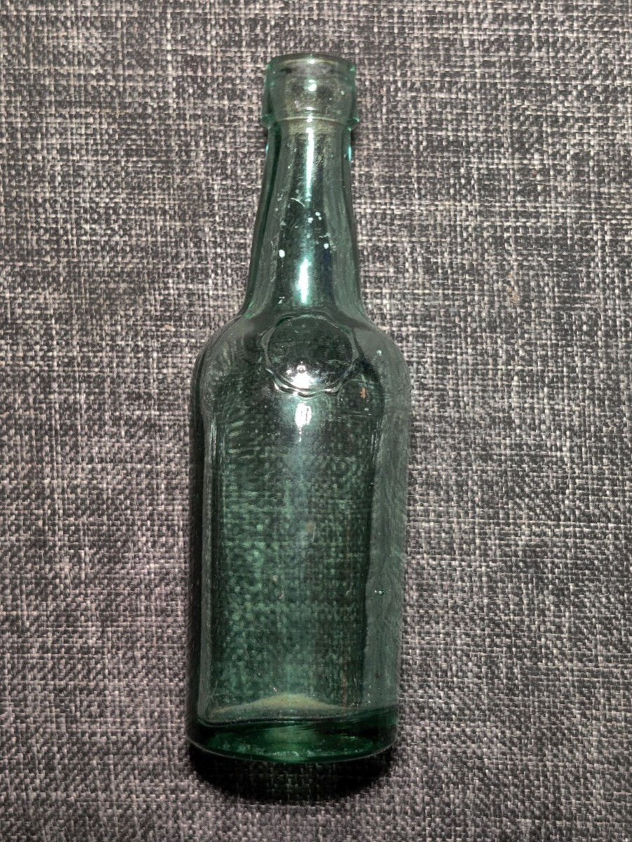 W & H Jerez 1877 Brandy Liquor Williams & Humbert Bottle Green