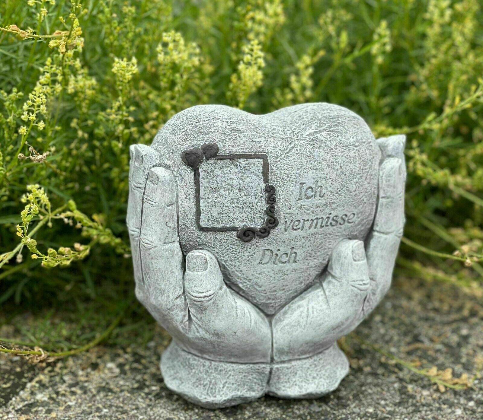 Grabschmuck Grabstein Herz Hand Ich vermisse Dich Frostfest Steinguss Grab