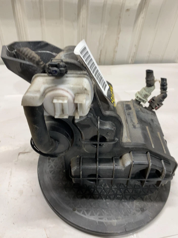 15-17 CHRYSLER 200 испаритель канистра 2,4 л и 3,6 л только 68080835AD 68154959AA - Изображение 2 из 4