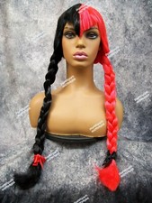 Peluca trenzada esquizo mitad roja y negra gótica Psycho Widows Peak cómic Harley Quinn