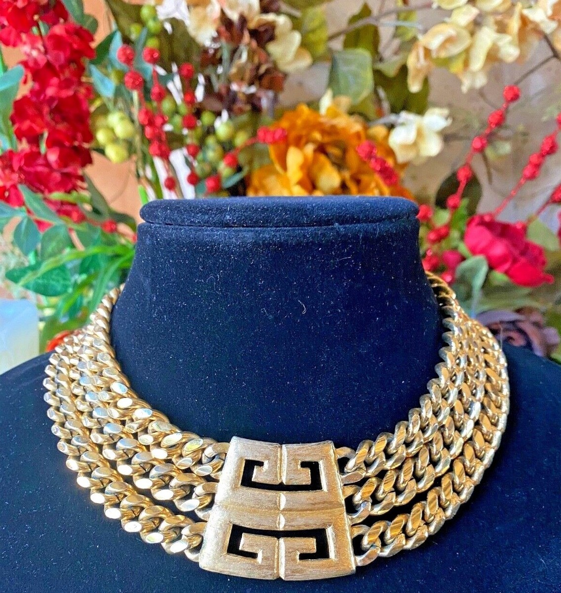 AMAZING VINTAGE GIVENCHY RUNWAY CHUNKY LOGO COLLAR NECKLACE