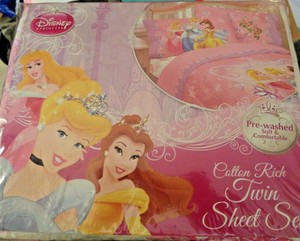 NIP-3-Pc-Twin-Sheet-Set-Disney-Princess-Sheets-Loving-Hearts-Pink-Sheets-Belle