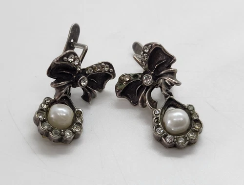 Vintage old earrings costume jewelry Bow earrings with pearls