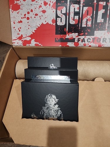HALLOWEEN 1-5 Blu-ray Collectors Box Set Posters Vinyl Scream Factory New - Imagen 3 de 5