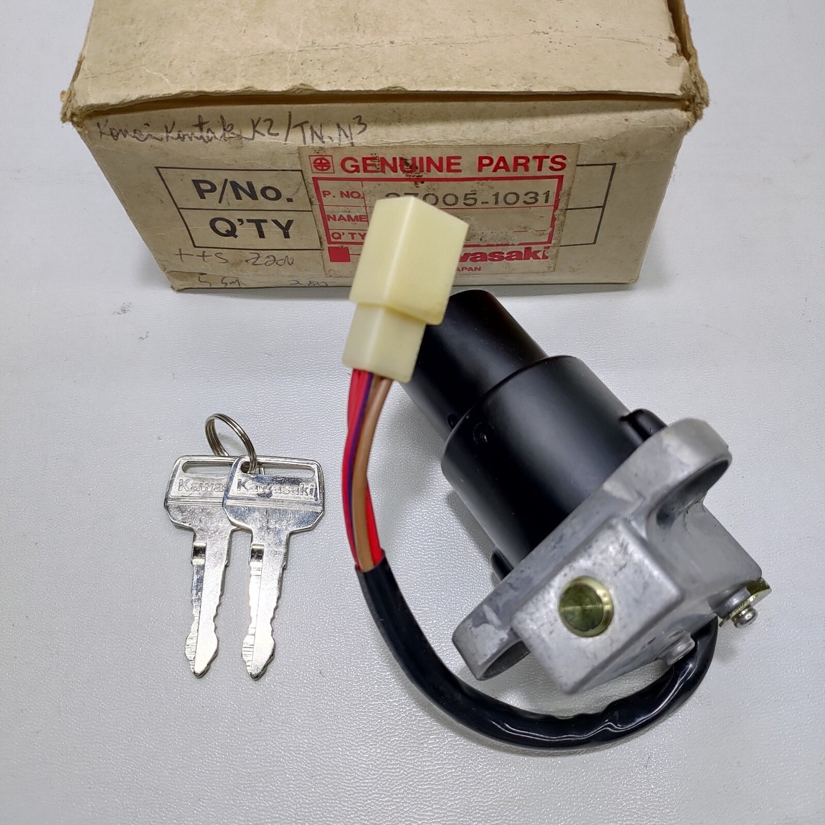kazy です。 78 Kawasaki Kz200 KZ 200 A1 OEM Ignition Switch With Key for