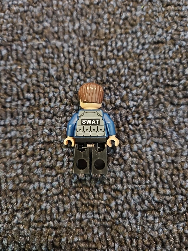 LEGO Comisionado James Gordon SWAT Minifigura del Set 76001 Batman Caballero Oscuro Foto 3 de 4