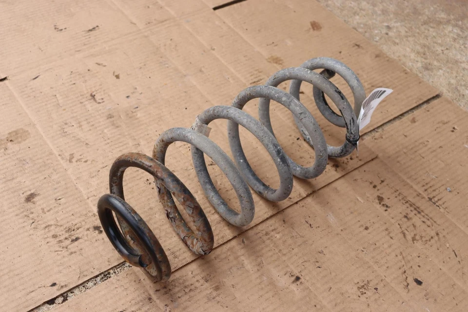 Chevrolet/GMC 2015-2020 Suburban tracción trasera suspensión helicoidal resorte OEM Foto 3 de 4