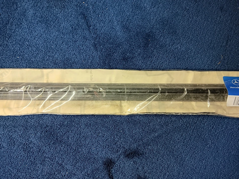 Mercedes Benz W201 190E 190D Ventana Delantera Bahía Tapicería Sello A2017250565 Foto 4 de 4