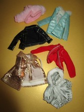 1295) SECHS ALTE BARBIE VINTAGE JACKEN FÜR SKIPPER PEGGY U.A. 24CM MODEPUPPEN