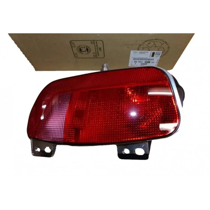 Phare antibrouillard arrière gauche Citroën C4 pour remplacer un feu fissuré ou recalé