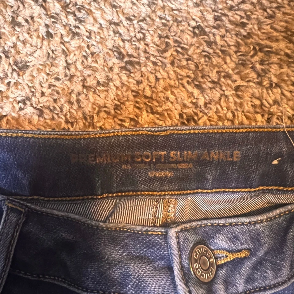 Pantalones de mezclilla Chico's Premium suaves ajustados al tobillo lavado oscuro para mujer talla 0 (US 4) Foto 2 de 4