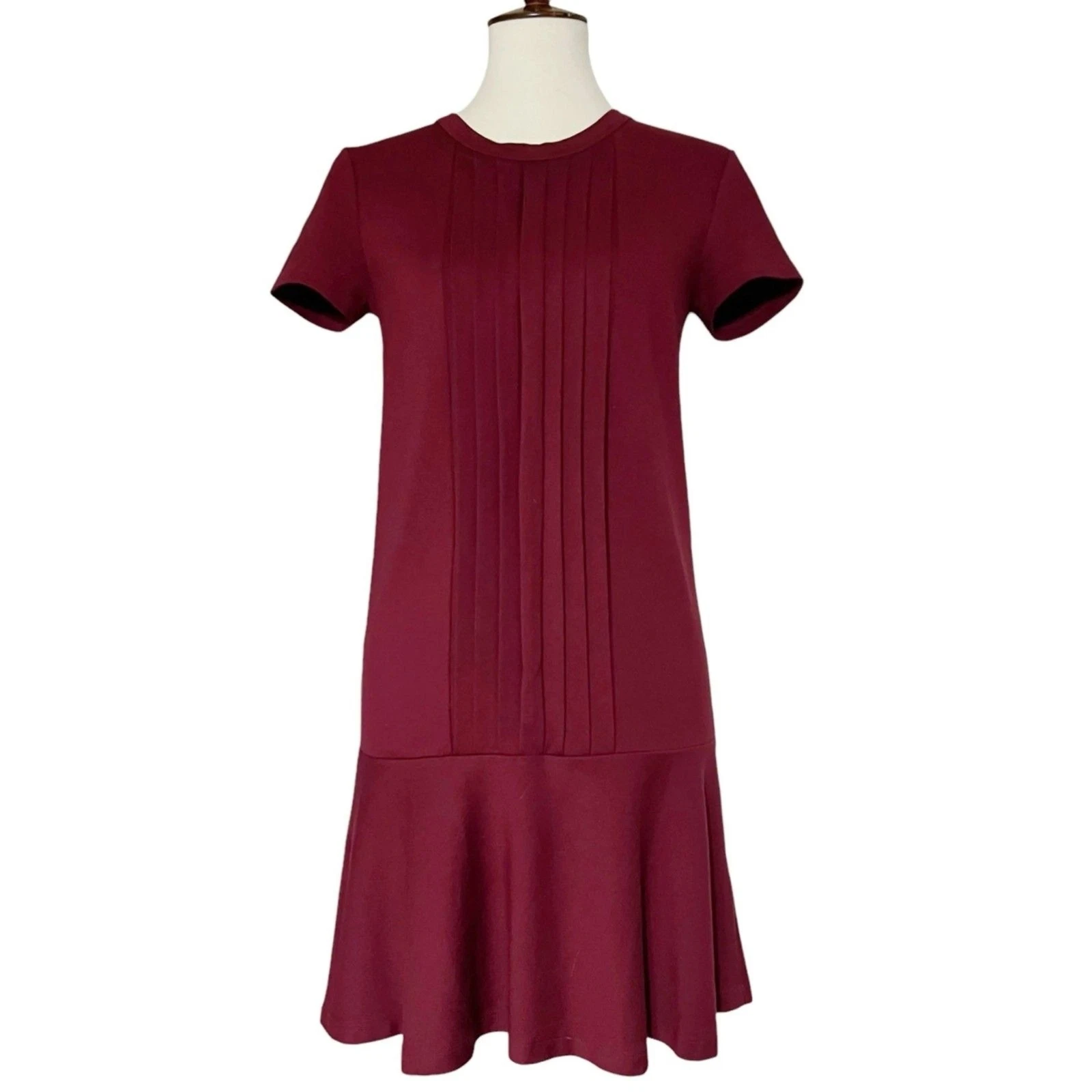 Abito medio nuovo con etichette rosso Valentino bordeaux vita scesa pieghe pannello manica corta