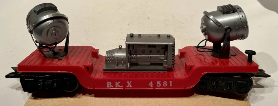 Marx 4581 BKX Searchlight Flatcar - Type F Trucks w/ Plastic Tilt Couplers - Image 2 of 4