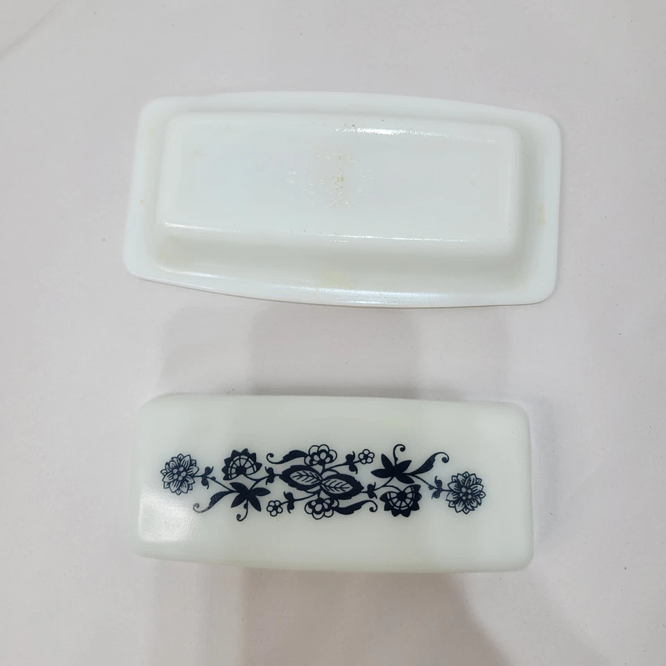 Pyrex Vintage Old Town Dark Blue Onion Butter Dish - Image 4 of 4