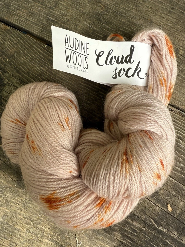 Meia nuvem de lã Audine 60% merino 30% mohair 10% nylon 100g/400yds lua de mel - Imagem 2 de 3