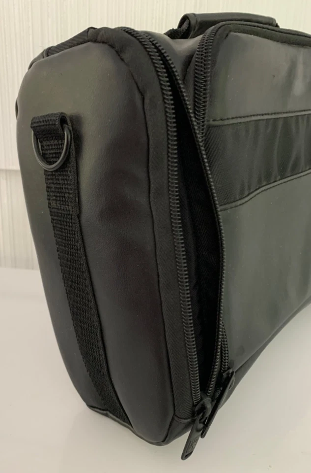 Bolsa de Viaje de Vinilo CASE LOGIC con Cartera Sección 7.5" x 10.5" Foto 4 de 4