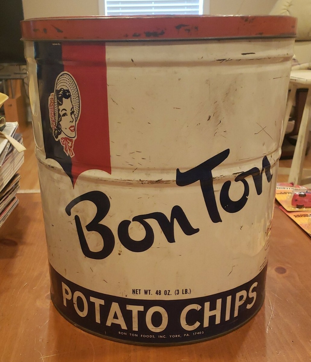 VINTAGE BON TON POTATO CHIPS NEW YORK, NY TIN METAL CAN BOX