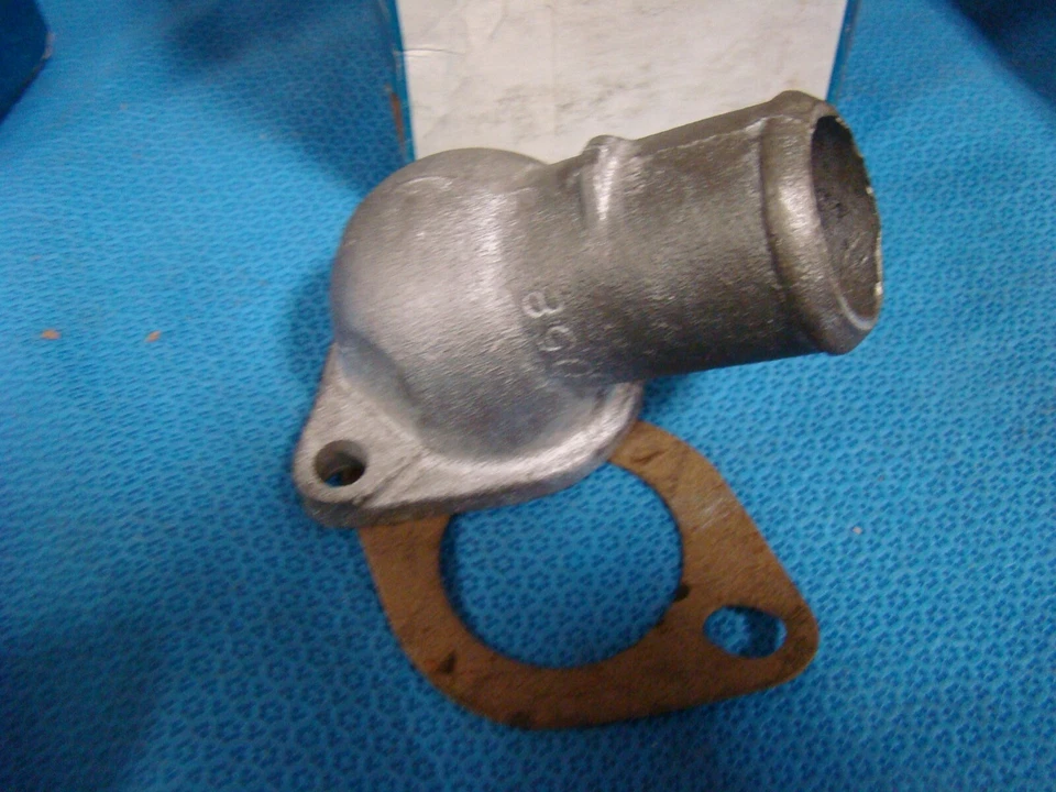 Pontiac 230 250 Tempest LeMans 1966-1969 salida de agua 6 cilindros hierro fundido hecho en EE. UU. Foto 4 de 4