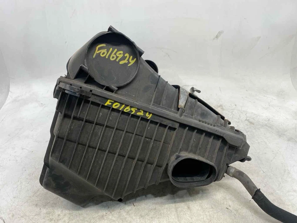 Conjunto de limpador de ar usado serve: 2008 Volkswagen Touareg 3.6 grau A - Imagem 2 de 4