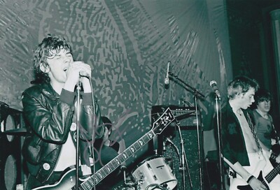 Jake Burns handsigniertes 12x8 Foto Musik Autogramm Stiff Little Fingers 8