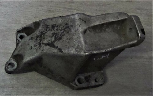 VW Passat 3B Variant Motorhalter Getriebehalter Getriebestütze links 8D0199307L