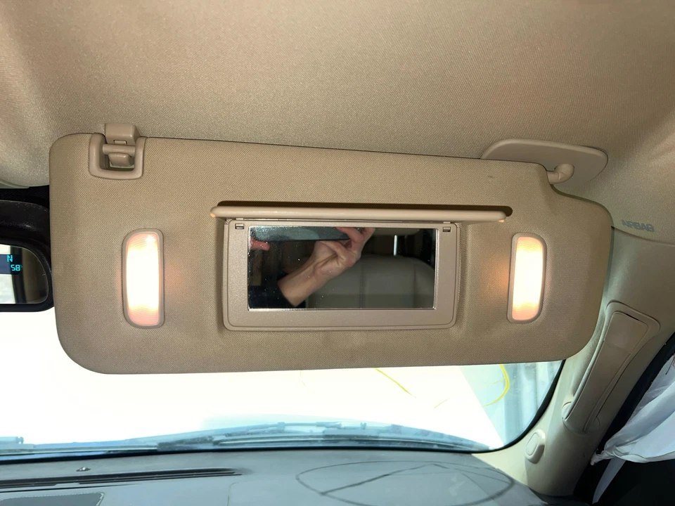 GMC Yukon 2007-2014 pasajero derecho cachemir-39I parasol iluminado Foto 2 de 3