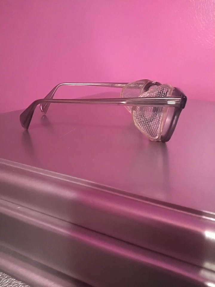 复古威尔士角边安全眼镜带金属网眼侧罩 — 第 3/4 张图片