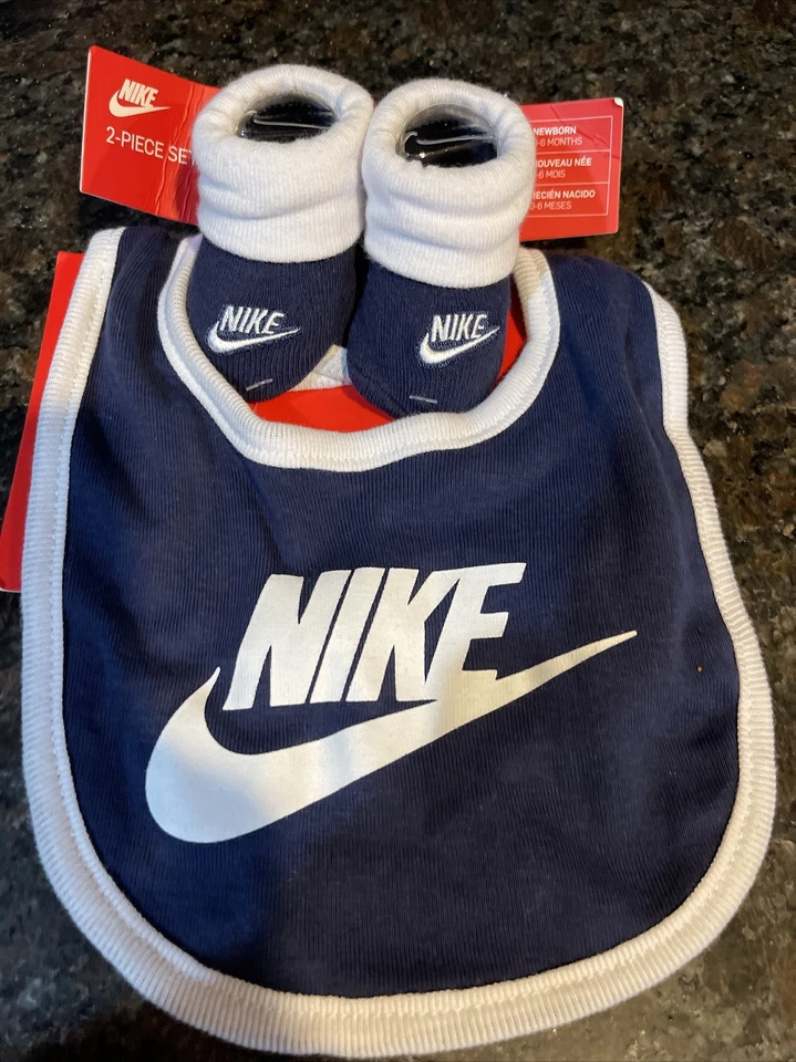 Nike Baby Boys Girls 0-6 Months Bib & Booties Set ~ Gray or Navy New in Package - Image 2 of 2