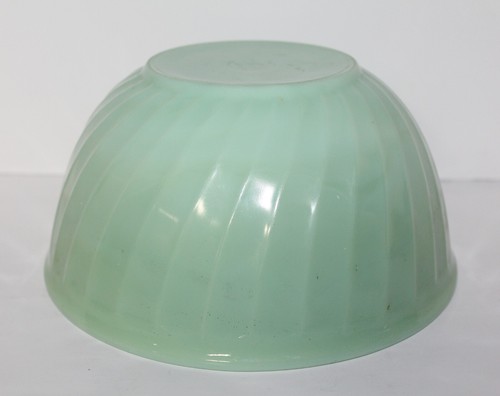 Vintage 1950's FIRE KING Jadeite Mixing Bowl 9" diameter - Picture 3 of 4