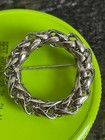 Vintage Silver Tone Braided Twisted Rope Circle Brooch Pin Jewelry — photo 4