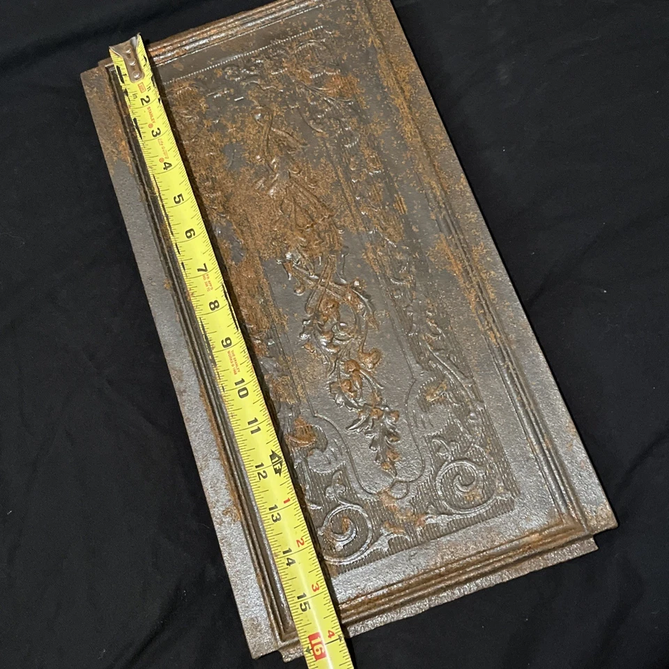 Cubierta de panel de hierro fundido con pergamino ornamentado victoriano antiguo salvamento arquitectónico de colección Foto 4 de 4