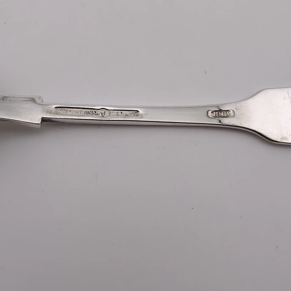 Cuchara de postre sopa ovalada de plata esterlina International 1810 - 7" - sin monogramas Foto 3 de 3