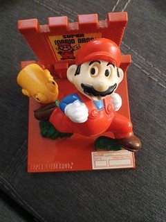 Vintage 1988 Nintendo Super Mario Bros.Trophy Figurine Date & High Score