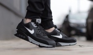 Details zu NEU NIKE AIR MAX 90 ESSENTIAL SNEAKER HERREN 537384 063 SCHWARZ B WARE Details zu NEU NIKE AIR MAX 90 ESSENTIAL SNEAKER HERREN 537384 063 SCHWARZ B WARE