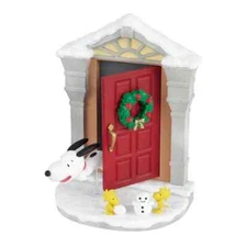Peanuts Snoopy's Door Story Re-Ment 3-Inch Collectible Toy Snow Day