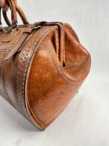 Vintage Western Southwest Rodeo Yellowstone Hand Tooled Leather Bag Hard Duffel - Picture 6 of 22