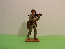 PRIVATE 1ST CLASS SOLDIER METAL PAINTED 1-32 54MM 13TH INFANTRY DIVISION WW2 MG