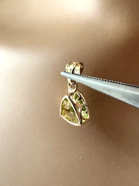 Colgante Estate de peridoto de oro amarillo de 14K Foto 4 de 4