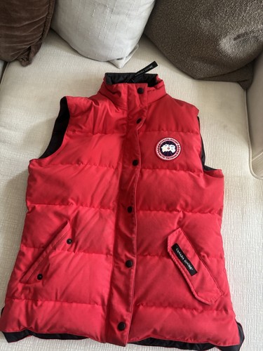 Canada Goose Red Puffer Vest Men's M Down Insulated Button Pockets Logo