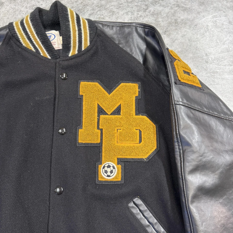Chaqueta Neff Varsity Letterman Para Hombre Mangas de Cuero Negro MP Hecha en Fútbol EE. UU. Foto 2 de 4