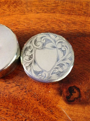 Antique Silver plate Decorative Shield Embossed Pill Box Stamped on its Base - Picture 5 of 6