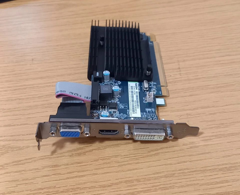 ATI SAPPHIRE Radeon HD5450 512MB DDR3 VRAM PCI-E x16 Graphics Card - Image 2 of 2