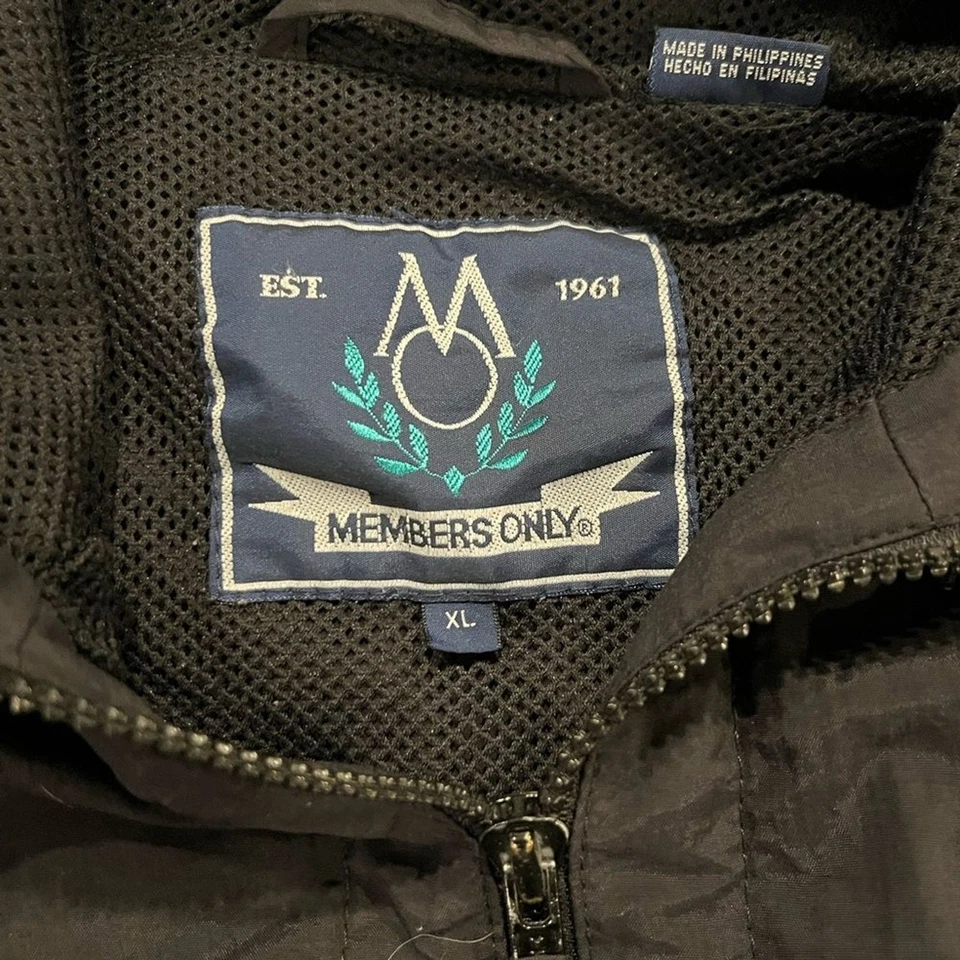 Chaqueta de lluvia cortavientos de nailon negra ligera XL Members Only para hombre Foto 3 de 4