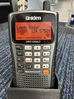 Uniden Bearcat UBC125XLT Handheld Radio Scanner VHF/UHF 500 Channels plus Stand