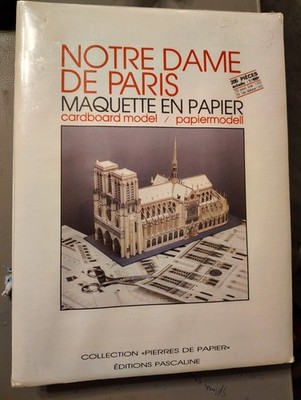 NOS Notre Dame de Paris Maquette en Papier Cardboard Model Vtg. Cathedral