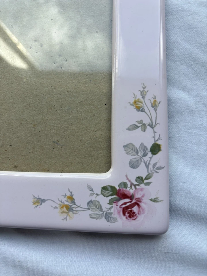 Marco de fotos de cerámica de carretera Portobello rosas rosadas Cottagecore 7x5,5 en mal estado de colección Foto 4 de 4