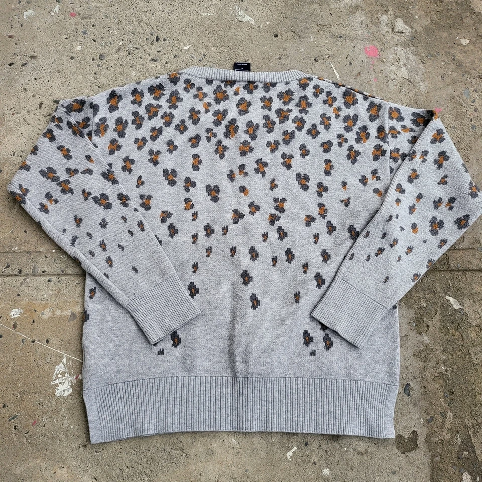 Gap Leopard Print Crewneck Sweatshirt Womens M Gray Sweater Fleece Fall Preppy - Image 4 of 4