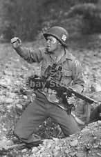 WW2 Picture Photo American soldier in the batle 5873