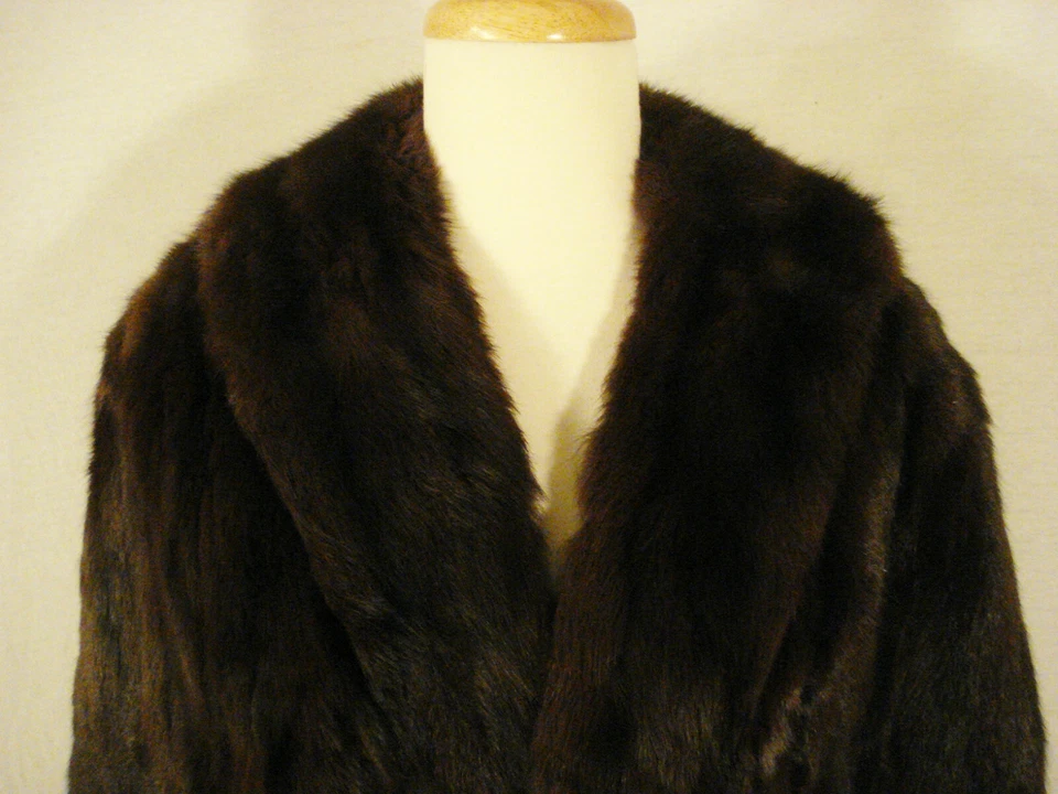 Capela de pele de vison encolher os ombros Frank A. Hill & Son Long Beach vintage envoltório monogramado - Imagem 3 de 4